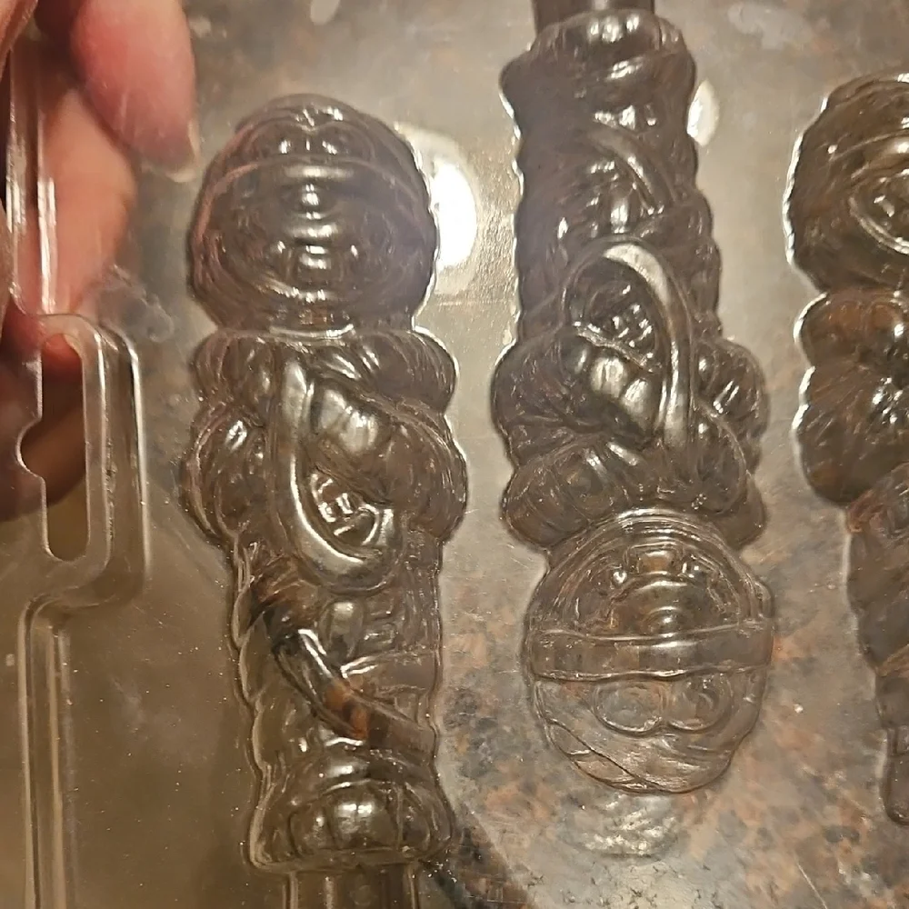 Wilton 4 Piece Easyer Cookie Cutter Set And 3 Halloween Chocolate Molds